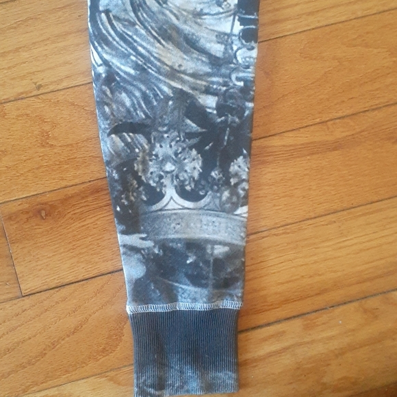 Closet clearance - Picture 7 of 7